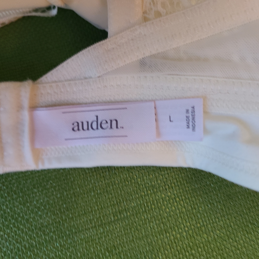 Auden White Lace Bra - Picture 2 of 3